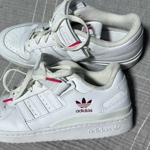 adidas Originals Women's Forum Low Sneaker 9